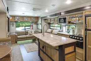 Off-grid Glamping! Unique, Wooded Tennessee Cabin - Interiör