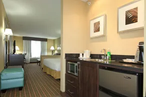 Holiday Inn Express Hotel & Suites Vernon by IHG - Chambre