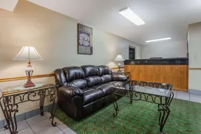 Super 8 by Wyndham Carrollton - Lobby
