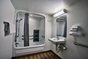 Motel 6 Tallahassee, FL - Downtown - Badezimmer