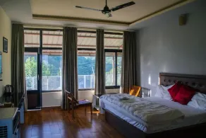 Dhauladhar View Village Resort - Zimmer