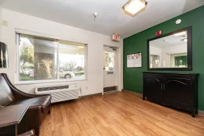 HomeTowne Studios by Red Roof Fresno - West - Lobby