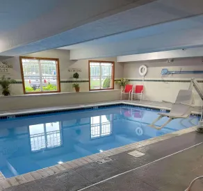 Country Inn & Suites by Radisson, Macedonia, OH - Piscine