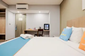 Sans Hotel Puri Indah Jakarta - Værelse