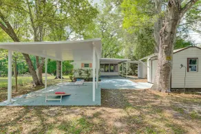 Bushnell Riverside Retreat w/ Hot Tub & Game Shed - Interiør