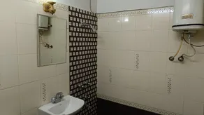 Samrat Hotel - Bathroom