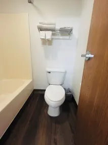 Super 8 by Wyndham Kennett - Bathroom