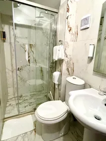 City 5 Hotel - Bathroom