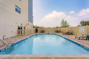 Holiday Inn Express & Suites Tampa Stadium - Airport Area by IHG - Piscine