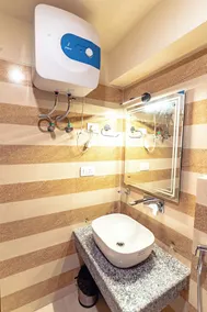 The Golden Retreat Hotel in Pelling - Bathroom