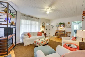 Unwind Fireside & Walk to Dtwn! Tyron Retreat - Innenbereich