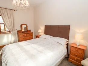 Cottage avec jardin et jacuzzi - Chambre