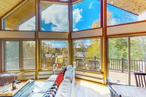 Hot Tub, Lake Views! All-Season Hinsdale Haven - Interiør