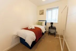 Charming 5-bedroom Townhouse in Central Gloucester - Quarto