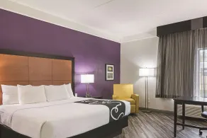 La Quinta by Wyndham Orlando Airport - On Property Food Trucks & Free Airport Shuttle! - Chambre