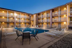 Days Inn by Wyndham Birmingham/West - Piscine