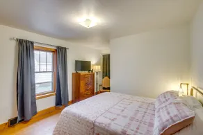 Waterfront Shawano Vacation Rental w/ Patio! - Room