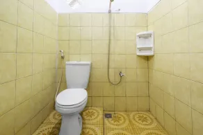 SPOT ON 2395 Hotel Aden 2 Syariah - Badezimmer