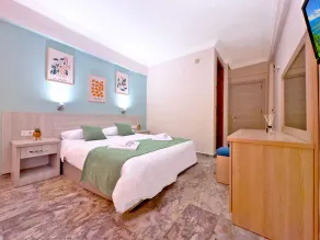 Native Hotel - Room