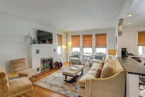 Cozy Cottage in Historic Village: Near Cedar Point - Intérieur
