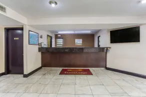 Econo Lodge Clinton - Jackson West - Lobby
