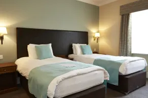 Red Lion Hotel by Greene King Inns - Room