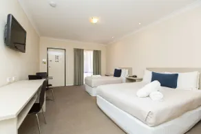 Lincoln Cottage Motor Inn - Room