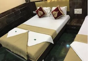 HOTEL GOLDEN PLAZA - Room