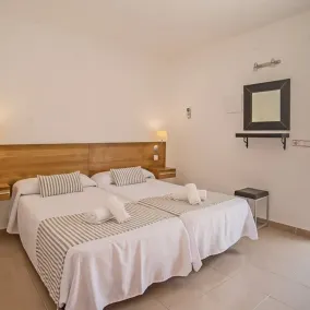 Bungalows Es Pins - Emar Hotels - Rum