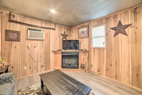 Charming New Concord Cabin on 50-Acre Farm! - Innenbereich