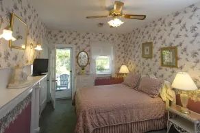 Anne's White Columns Inn - Room