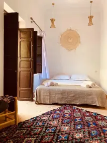 Riad Doroob - Camera