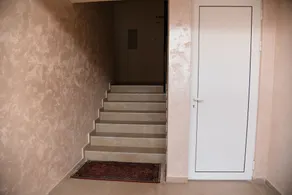 King Peter Apartments - Interior entrance