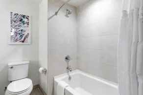 Comfort Inn & Suites Newark Liberty International Airport - Salle de bain