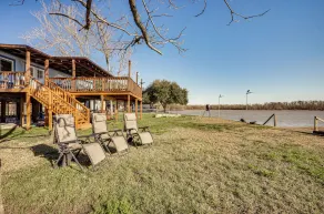 Waterfront Trinity Vacation Rental w/ Hot Tub! - Interiør