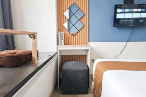 Chic Blue Tinted Studio Room At Apartment Collins Boulevard - Værelse