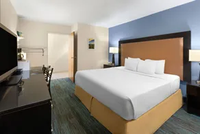 Days Inn by Wyndham Mackinaw City - Bridgeview Area - Chambre
