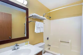 Super 8 by Wyndham Somerset - Salle de bain