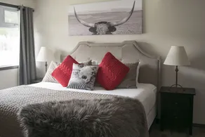 Yamnuska Suites - Room