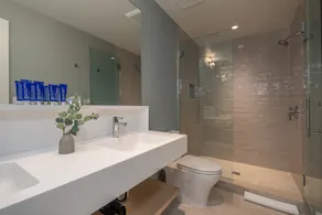The Shoals Suites & Slips - Salle de bain