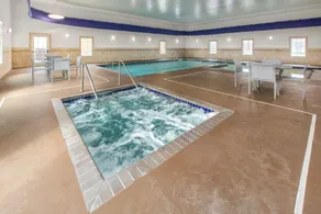 La Quinta Inn & Suites by Wyndham Minot - Piscine