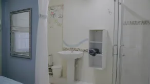 Stay Awhile Studio Apartment - Live Like A Local - Bathroom