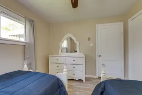 Pet-Friendly Ohio Escape w/ Deck & Community Dock! - Interiör