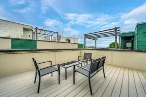 Rooftop Brews & Mtn Views: Central Seattle Gem - Innvendig
