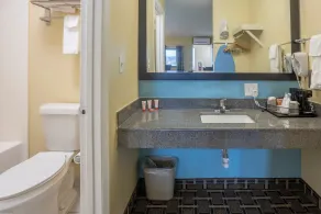 OYO Hotel Knoxville TN Cedar Bluff I-40 - Baño
