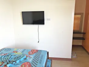 Queen of Isle Restaurant and Cottages - Room