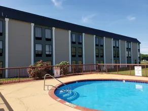 Quality Inn & Suites Lexington South - Piscine