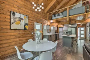 Provo Cabin w/ Mountain Views, Babbling Creek - Interiør