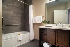 Meadowbrook Inn - Bathroom