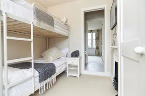 Hydrangea House - Luxury Hideaway with Hot Tub - Sleeps 10 - Pets Welcome! - Chambre
